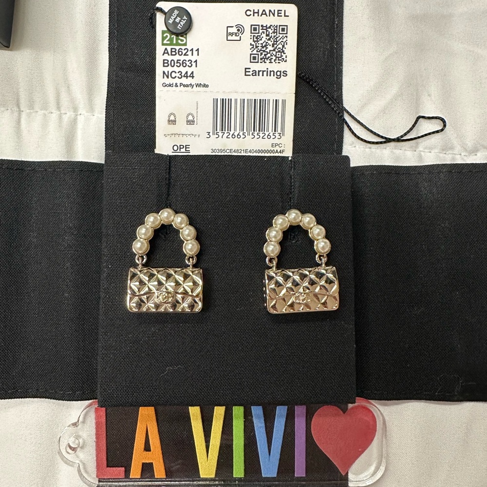 CHANEL Gold and Pearl classic bag Earrings